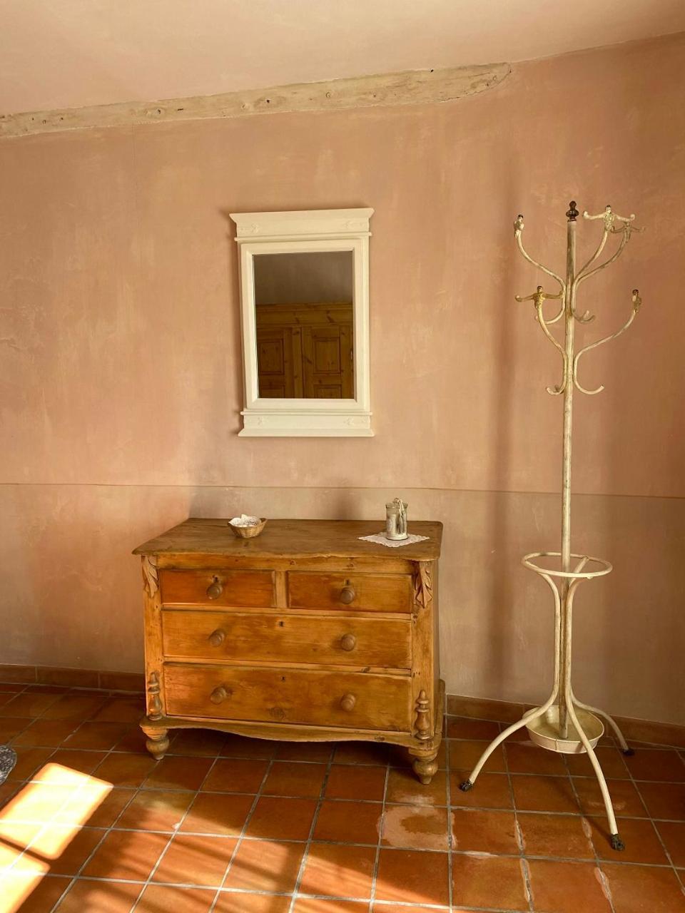 Le Mas de la Martelière Le Thor Habitación foto