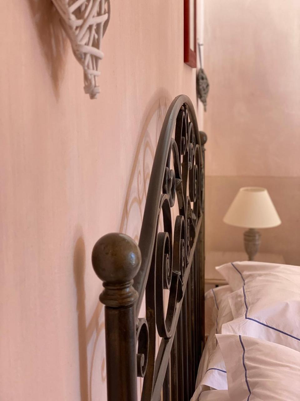Le Mas de la Martelière Le Thor Habitación foto